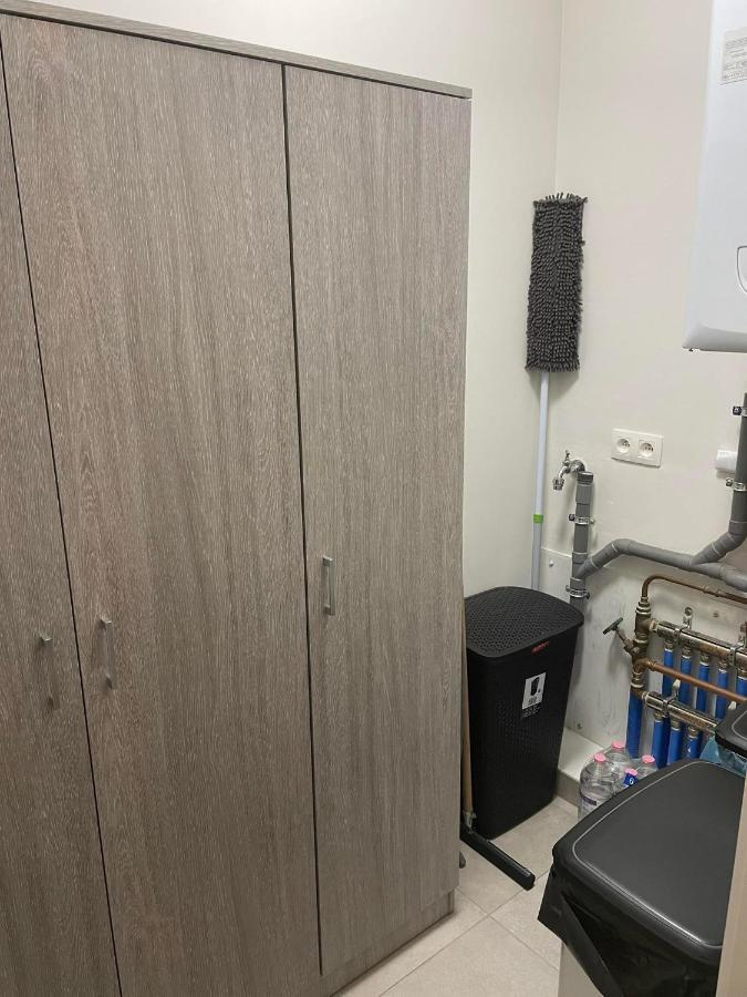 Te Huur In - Zonder Handdoeken En Lakens! Appartement *